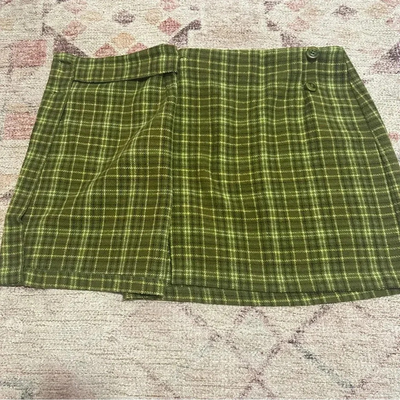 Vintage 90’s Green plaid wool blend mini skirt with button detail size 3 - Picture 4 of 10